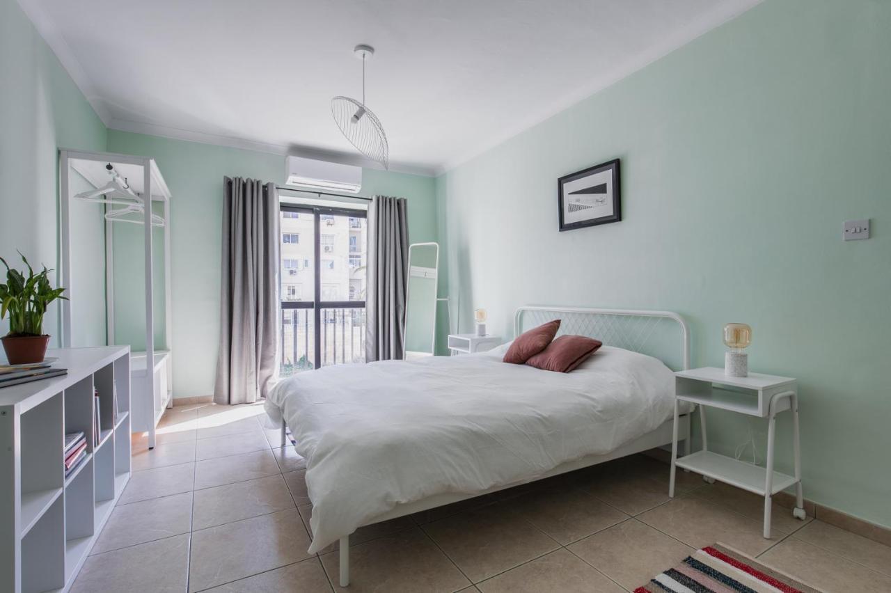 Stylish 3 Bedroom Apartment - St. Julians - 5 Mins From Balluta Bay Saint Julian's Dış mekan fotoğraf